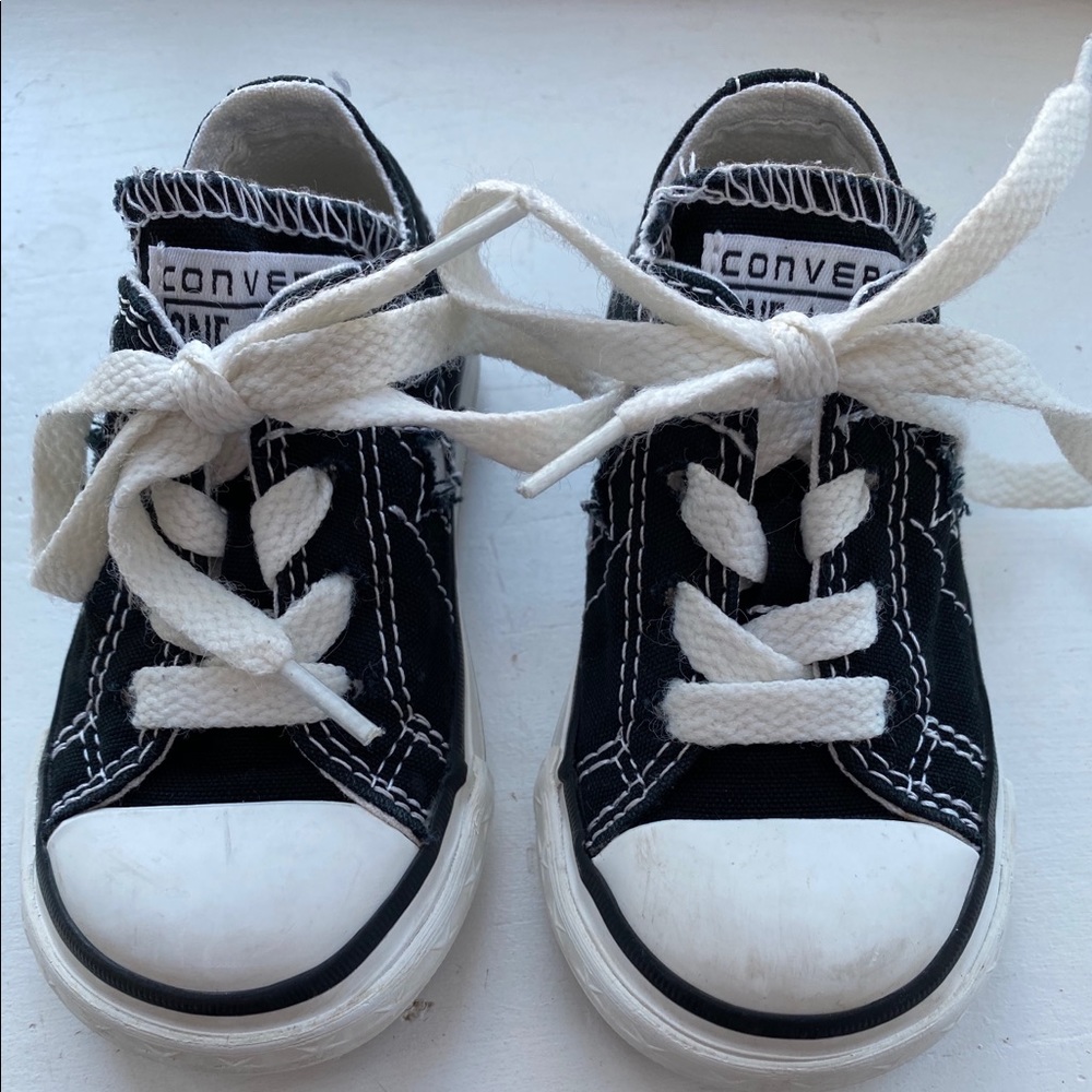 Toddler Converse one star sneakers size 5